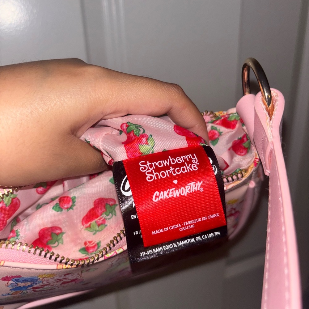 CakeWorthy Scented StrawBerry ShortCake Purse - Picture 5 of 5